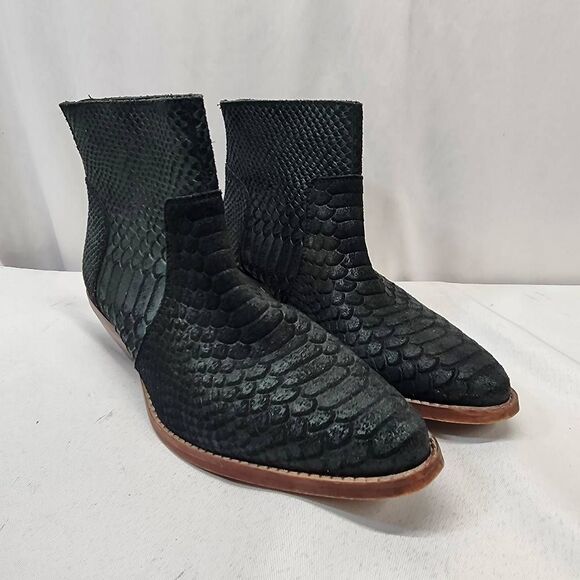 Diba Zora Leather Ankle Back Zippered Snake Embossed Heeled Boot Women's Size 8 - Picture 1 of 7